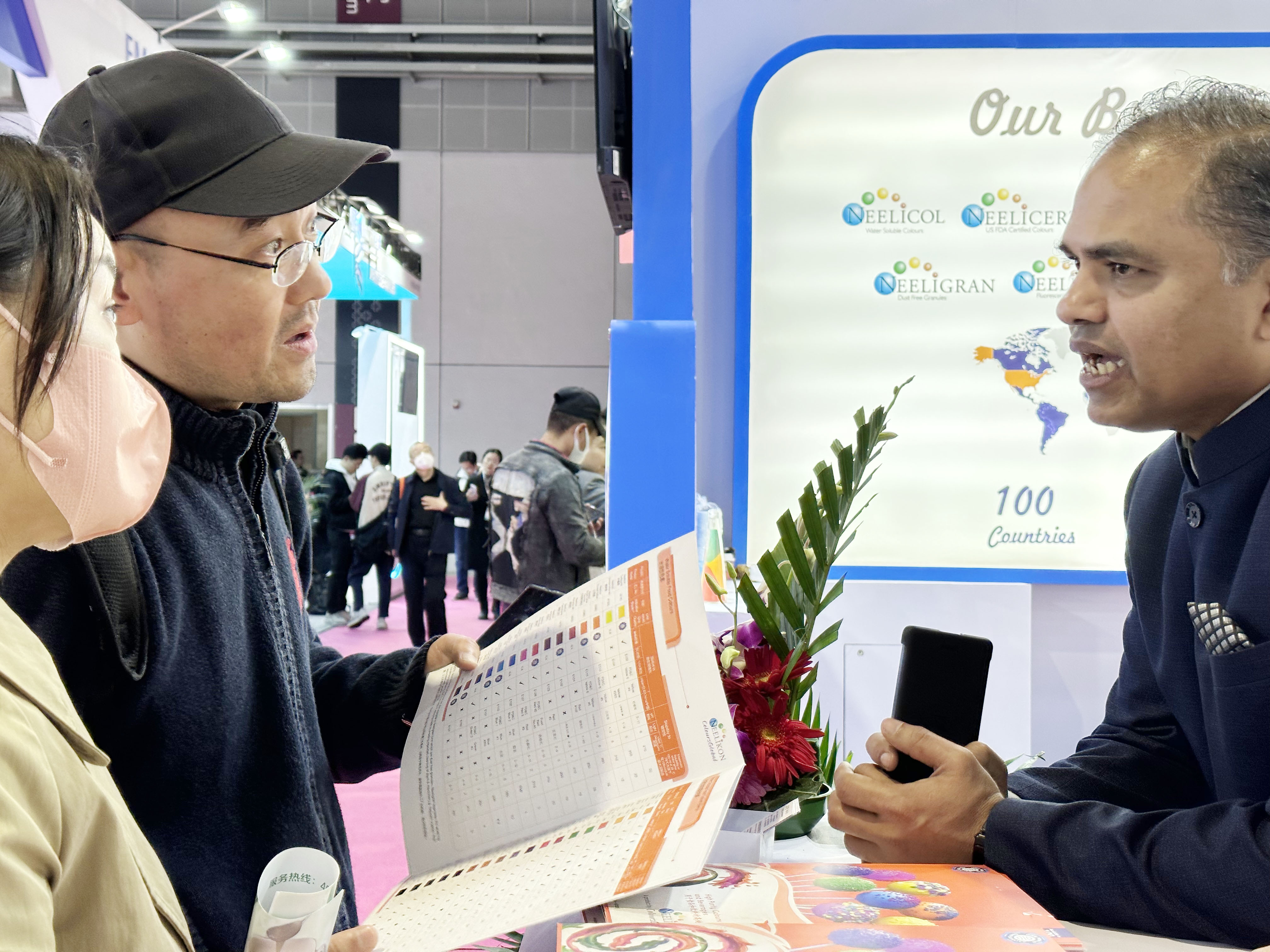 The manager led the team to attend the Shanghai exhibition and gained a lot from it